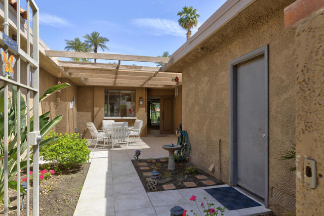 51 Sunrise Drive, Rancho Mirage CA: https://media.crmls.org/mediaz/b7cf5c39-1dda-4499-9614-ccd0f4b854f1.jpg