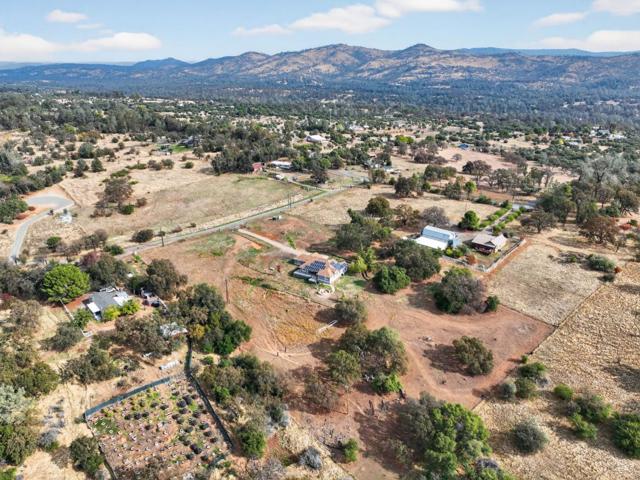 35 Blazeford Gulch, Oroville CA: https://media.crmls.org/mediaz/b7cf7b8b-773d-4a8b-92c9-8a65b48b9eb8.jpg