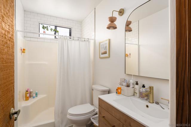 5615 Via Montellano, Bonsall CA: https://media.crmls.org/mediaz/b7cfb580-1c9f-431d-83f4-65ad36d4a34a.jpg