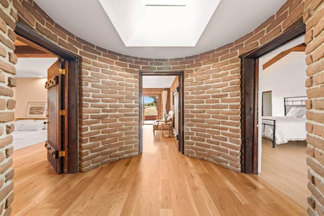 Image 37 of 75 For 1951 Cloverdale Rd