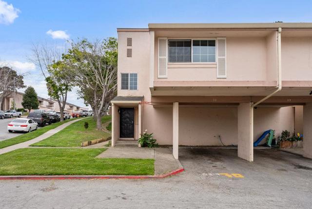 918 Acosta Plaza, Salinas CA: https://media.crmls.org/mediaz/b7d01991-4165-449c-af49-8a710074efb1.jpg