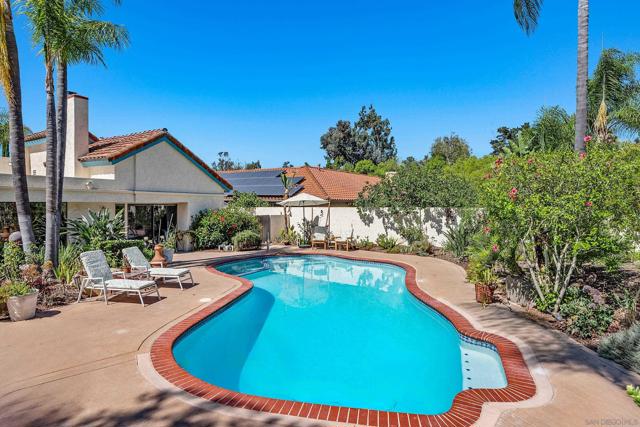 13414 Calle Colina, Poway CA: https://media.crmls.org/mediaz/b7d01ff6-8a4e-4040-a4bb-46d6047e8ad0.jpg