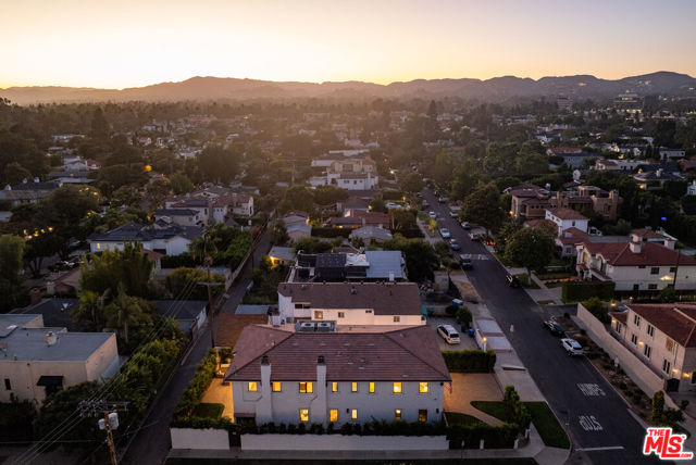 1113 Amherst Avenue, Los Angeles CA: https://media.crmls.org/mediaz/b7d03340-d3ec-406c-9edb-ae9409b77860.jpg