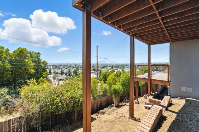 8730 Burr Street, Oakland CA: https://media.crmls.org/mediaz/b7d04f98-e833-4768-81cb-d67234dfae9d.jpg
