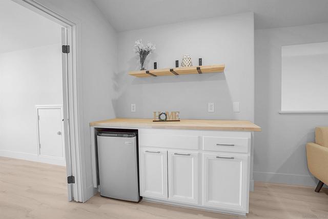 1120 Parkview Dr, Oceanside CA: https://media.crmls.org/mediaz/b7d05262-7ebf-4060-b856-752df4a66398.jpg