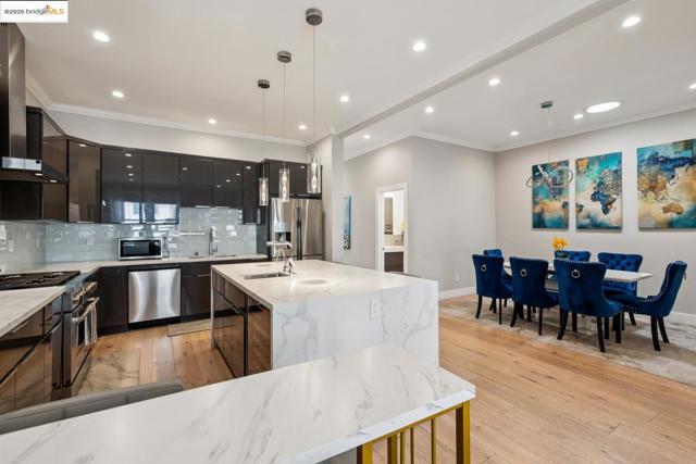 1537 Revere AVE, San Francisco CA: https://media.crmls.org/mediaz/b7d092ac-bea8-4ea3-8546-fc897519d34e.jpg