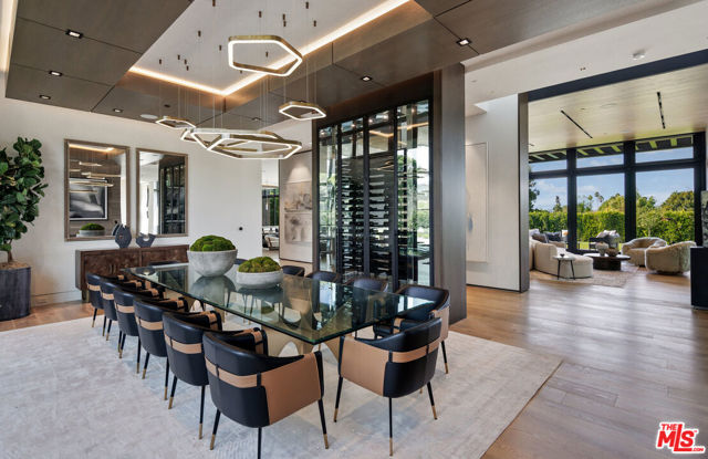 615 N Faring Road, Los Angeles CA: https://media.crmls.org/mediaz/b7d0ab33-bbe0-4e33-8318-62d6417f805a.jpg