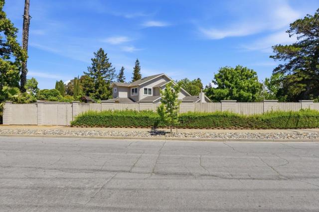 2465 Fenian Drive, Campbell CA: https://media.crmls.org/mediaz/b7d0e72c-c2ce-4881-96fc-755f2c30ff56.jpg