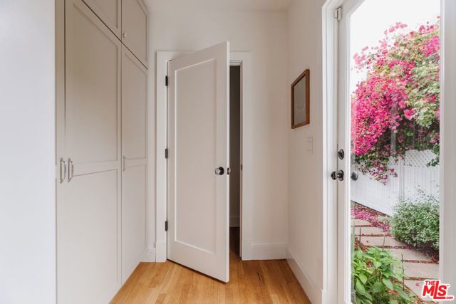 226 N Arden Boulevard, Los Angeles CA: https://media.crmls.org/mediaz/b7d119ba-006a-4ef7-933d-bb66f6fce265.jpg