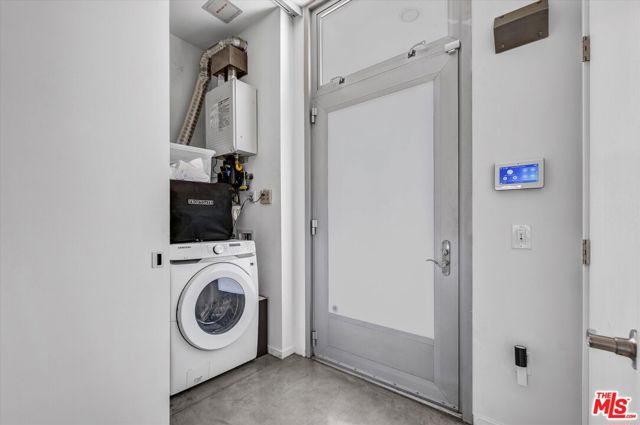 901 Hancock Avenue, West Hollywood CA: https://media.crmls.org/mediaz/b7d15c6b-e70d-4b5d-85da-79b2795c4d14.jpg