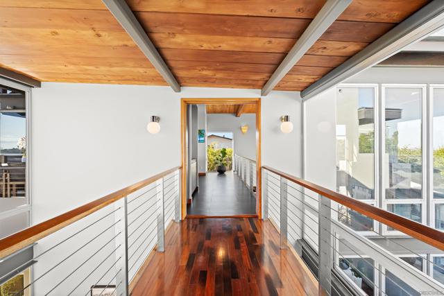 5259 Pacifica Dr, San Diego CA: https://media.crmls.org/mediaz/b7d1a48d-d9b0-44bf-9b6d-308d16198746.jpg