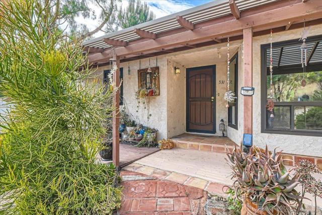 531 Silverbrook Dr, El Cajon CA: https://media.crmls.org/mediaz/b7d1b302-1818-4288-8353-fd51e35baa16.jpg