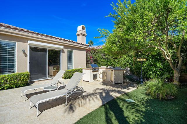 4 Hillcrest Drive, Palm Desert CA: https://media.crmls.org/mediaz/b7d2057d-4ab2-4760-abda-61730752958c.jpg