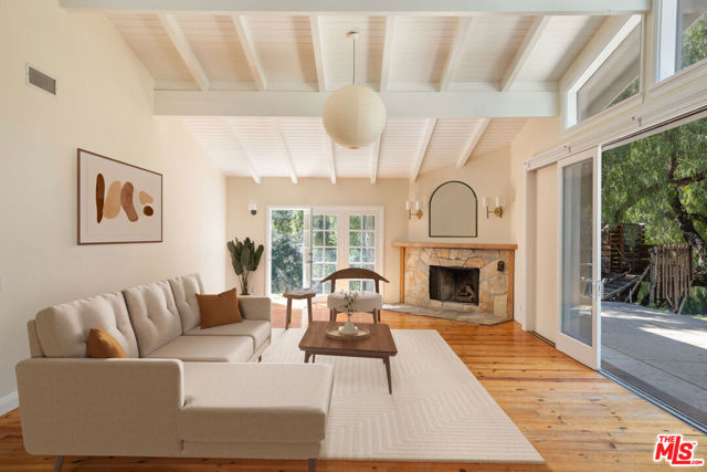 2457 Liberty Lane, Topanga CA: https://media.crmls.org/mediaz/b7d23f7a-5069-42b1-8e90-6d359d2d9d66.jpg