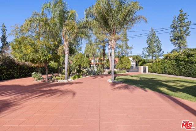 22910 Collins Street photo 4