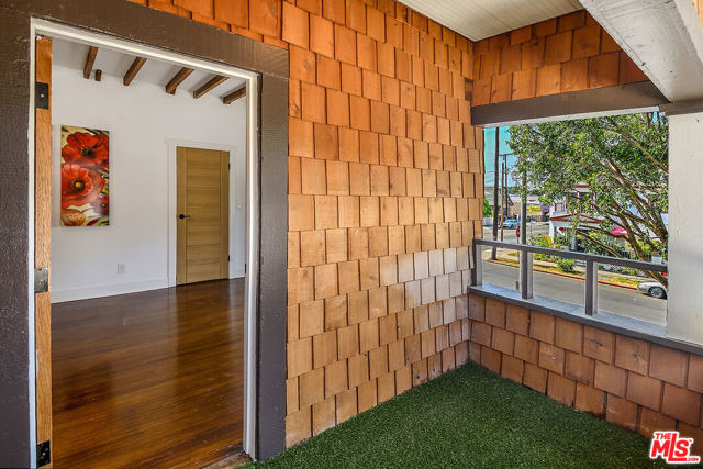 1101 W 18th Street, Los Angeles CA: https://media.crmls.org/mediaz/b7d273a9-2e49-4a30-a4d9-a227a480b9ce.jpg