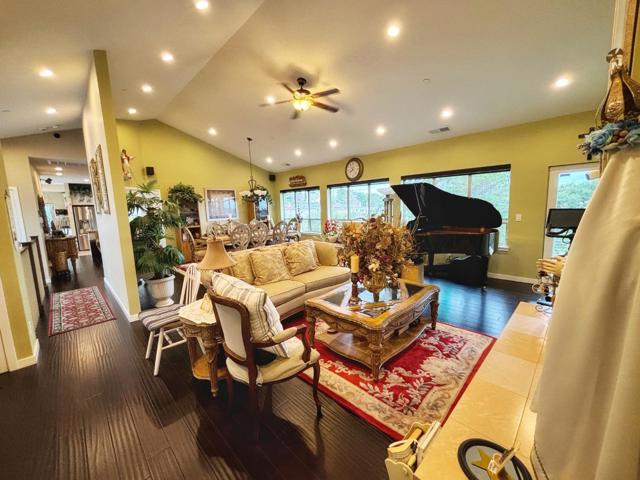 2612 Hallmark Drive, Belmont CA: https://media.crmls.org/mediaz/b7d283b9-014f-4a1a-aed9-b369fe1bc95a.jpg