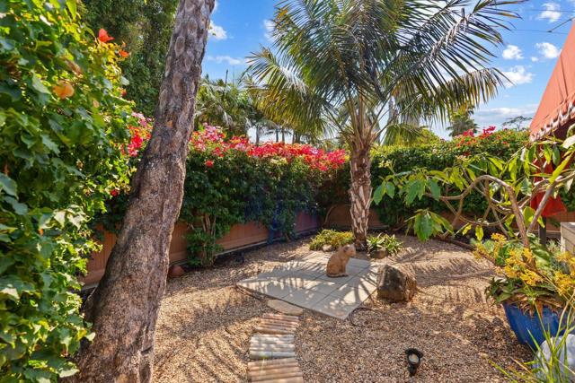 857 Hymettus Ave, Encinitas CA: https://media.crmls.org/mediaz/b7d2cd87-10cd-48fb-a2ba-4f51145eefbd.jpg