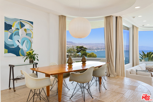 28808 Cliffside Drive, Malibu CA: https://media.crmls.org/mediaz/b7d33ad2-1762-4dcf-95c0-840f5dd12f9d.jpg