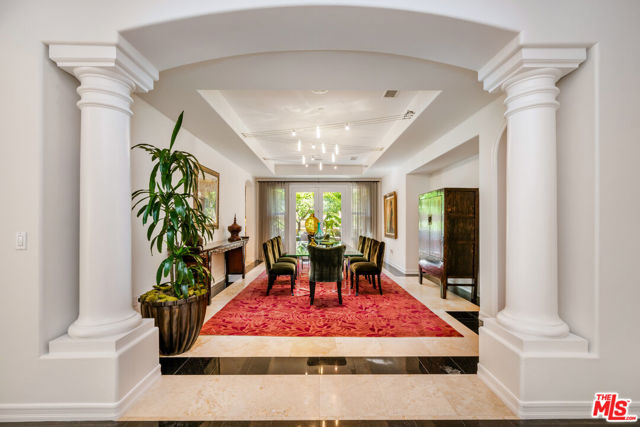26722 Provence Drive, Calabasas CA: https://media.crmls.org/mediaz/b7d35bb4-7e74-4aa9-a385-56fb584f7586.jpg