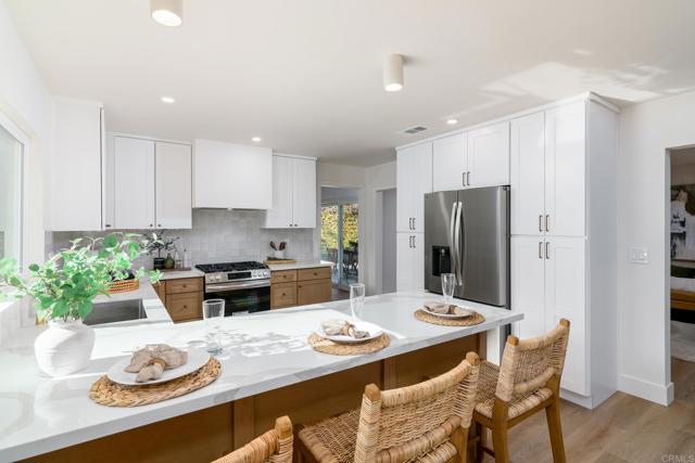 Detail Gallery Image 13 of 29 For 2728 Russmar Dr, San Diego,  CA 92123 - 3 Beds | 2 Baths