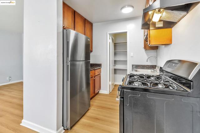1626 Dwight Way, Berkeley CA: https://media.crmls.org/mediaz/b7d3a0db-5daa-408d-a330-c4d0dab775a8.jpg