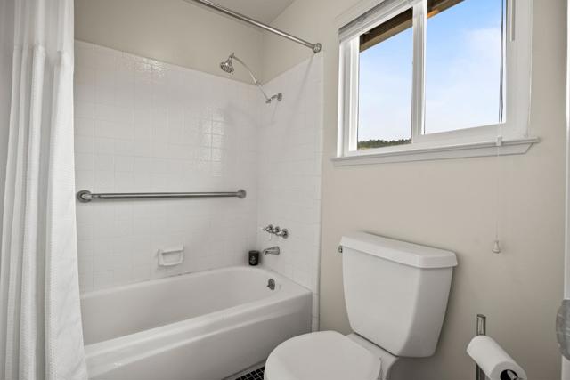 1 Le Havre Place, Half Moon Bay CA: https://media.crmls.org/mediaz/b7d4fbb4-6f0a-4861-834b-8c4fcb20f677.jpg