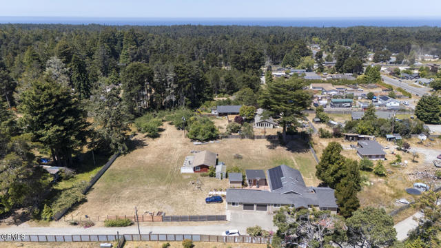 18900 Porterfield Lane, Fort Bragg CA: https://media.crmls.org/mediaz/b7d4fea9-b871-4b5e-8840-025b6e482593.jpg