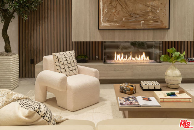 341 N Kings Road, Los Angeles CA: https://media.crmls.org/mediaz/b7d55d53-6517-4ffb-acb8-b268236a2c86.jpg