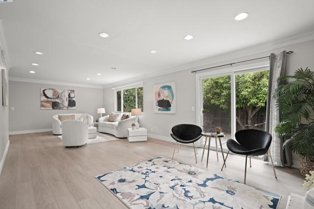 501 Amherst Ct, San Ramon CA: https://media.crmls.org/mediaz/b7d56108-5c05-4b71-a258-7e7235f6cc50.jpg