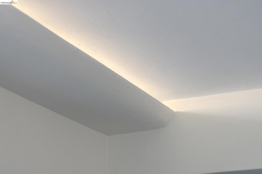 https://media.crmls.org/mediaz/b7d5b89a-902e-4ec2-b3a3-3d54aaf7e959.jpg?preset=X-Large