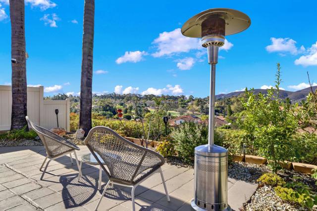 15852 Caminito Cercado, San Diego CA: https://media.crmls.org/mediaz/b7d5f883-8b69-4720-870c-6ca9667bb56e.jpg