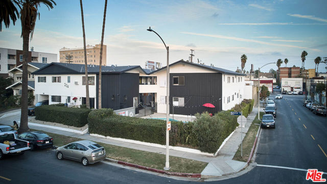 204 N Manhattan Place, Los Angeles CA: https://media.crmls.org/mediaz/b7d605c8-50a0-41fc-9a7f-d593ae3fe6a9.jpg