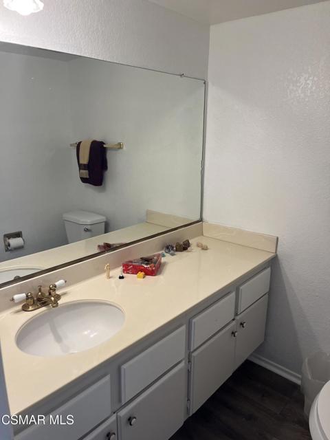 509 Canyon Vista Drive, Newbury Park CA: https://media.crmls.org/mediaz/b7d6375f-24ab-45d7-83ab-5a52588e4870.jpg