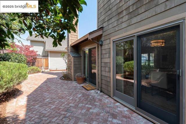 311 Channing Way, Alameda CA: https://media.crmls.org/mediaz/b7d67580-d1c1-4413-a67a-577336a8838b.jpg