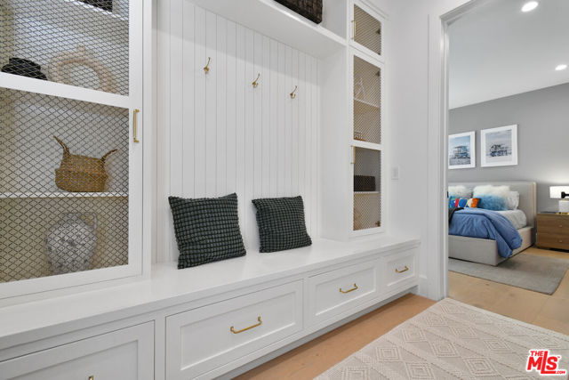 416 21st Place, Santa Monica CA: https://media.crmls.org/mediaz/b7d70404-f99c-4883-9325-ce5eee6838cd.jpg