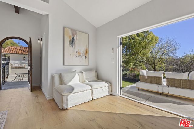 431 Montana Circle, Ojai CA: https://media.crmls.org/mediaz/b7d74359-1a0c-4d9a-bc87-d85275e5544b.jpg
