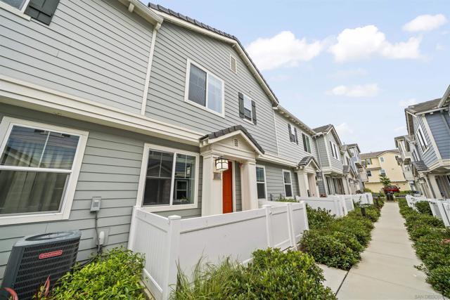 524 Surfbird Lane, Imperial Beach CA: https://media.crmls.org/mediaz/b7d83d82-d179-448d-9c49-7157b8d8b8b6.jpg