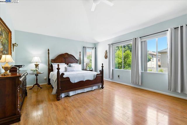 250 BRIDGEWATER RD, Hayward CA: https://media.crmls.org/mediaz/b7d91a6a-8a73-46c8-ae8a-9da20450f036.jpg