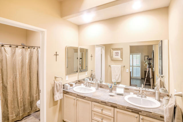 Image 15 of 24 For 69520 Siena Court