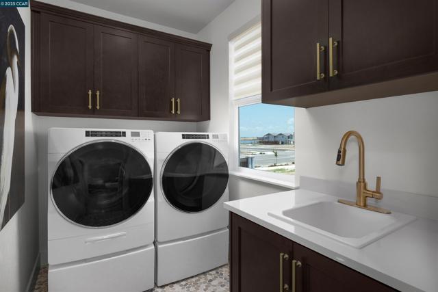 17040 Aldergrove Court, Lathrop CA: https://media.crmls.org/mediaz/b7d9d1be-31fb-428e-89dd-e2a46b5210ef.jpg