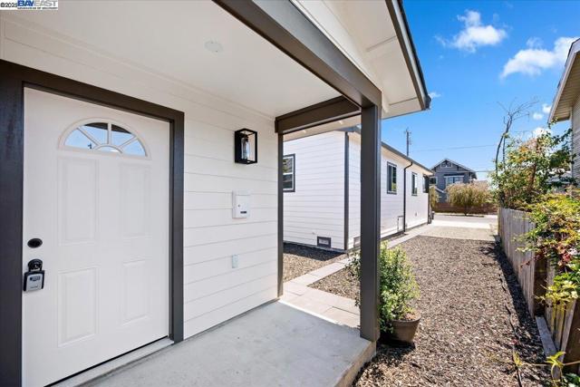 917 Channing Way, Berkeley CA: https://media.crmls.org/mediaz/b7d9d8ac-e7dc-4dfb-b19f-e9b1206229e9.jpg