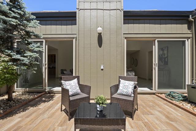 3527 Magnolia Dr, Alameda CA: https://media.crmls.org/mediaz/b7da35af-564e-49fb-8dd1-04ad82a3f415.jpg