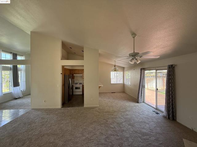 841 Windmeadows Dr, Brentwood CA: https://media.crmls.org/mediaz/b7da3cab-954d-4280-8e1f-1330deabb28e.jpg