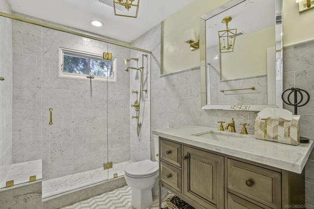 5305 La Crescenta, Rancho Santa Fe CA: https://media.crmls.org/mediaz/b7da8959-b3ac-4685-b615-82a1204f5604.jpg