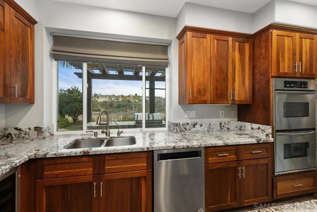1387 S Creekside Dr, Chula Vista CA: https://media.crmls.org/mediaz/b7daf3ac-0aa9-4db0-a9f4-86a0c18f11b4.jpg