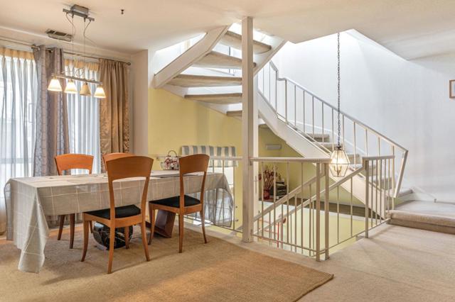 2411 Carlmont Drive, Belmont CA: https://media.crmls.org/mediaz/b7daf716-0c96-497f-a29f-733a0bc502fc.jpg