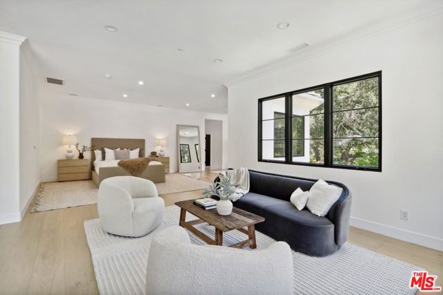 4261 Temma Court, Calabasas CA: https://media.crmls.org/mediaz/b7db21ee-c4c9-42a7-8945-3d91b2161e28.jpg