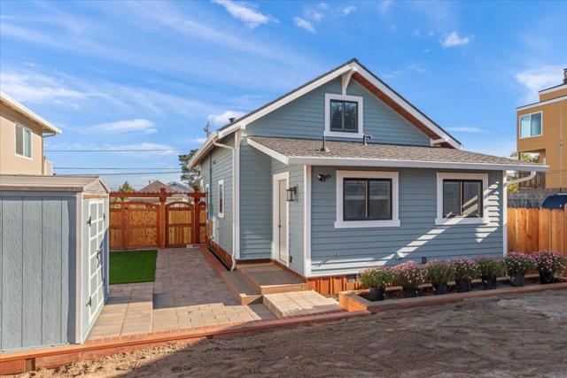 272 Clay Street, Monterey CA: https://media.crmls.org/mediaz/b7dc75f3-f6e1-443a-81f0-cd3a8e3002ff.jpg