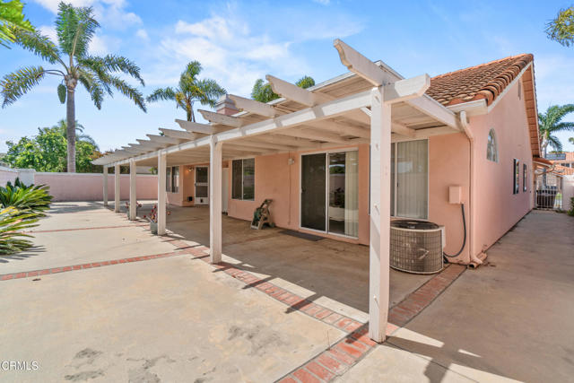 712 Rosebud Drive, Oxnard CA: https://media.crmls.org/mediaz/b7dc784a-20bb-42ce-9f3f-fcb679bfd17d.jpg